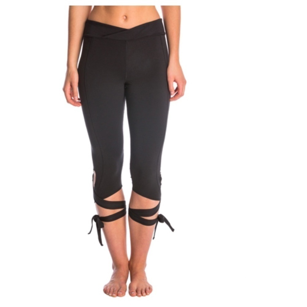 Free People Movement Turnout Yoga Capris & top SET - Picture 3 of 7